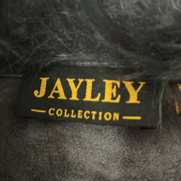 JAYLEY Grey Faux Fur Faux Suede Cape - Picture 10 of 13